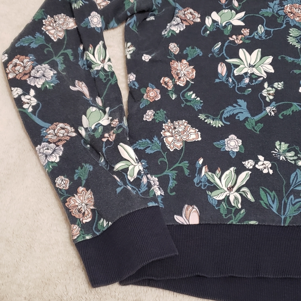 H&M Divided Cotton Navy Floral Crewneck - Picture 5 of 13